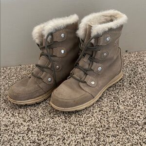 Sorel Tan Winter Boots with Faux Fur and Rubber Sole